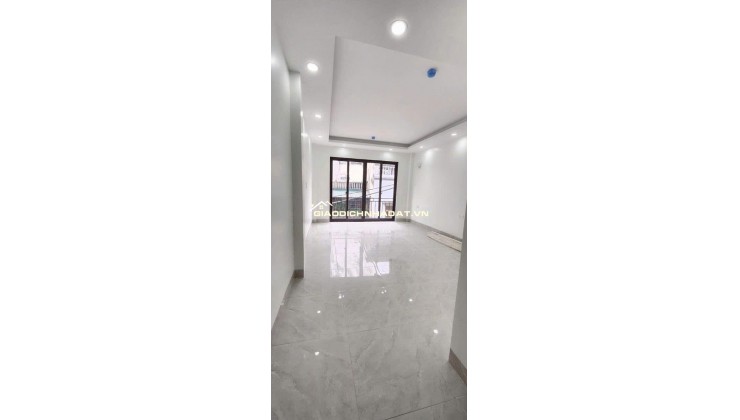 Cần bán gấp nhà Văn Miếu 46m 6 tầng, thang máy, gần ô tô hơn 12 tỷ